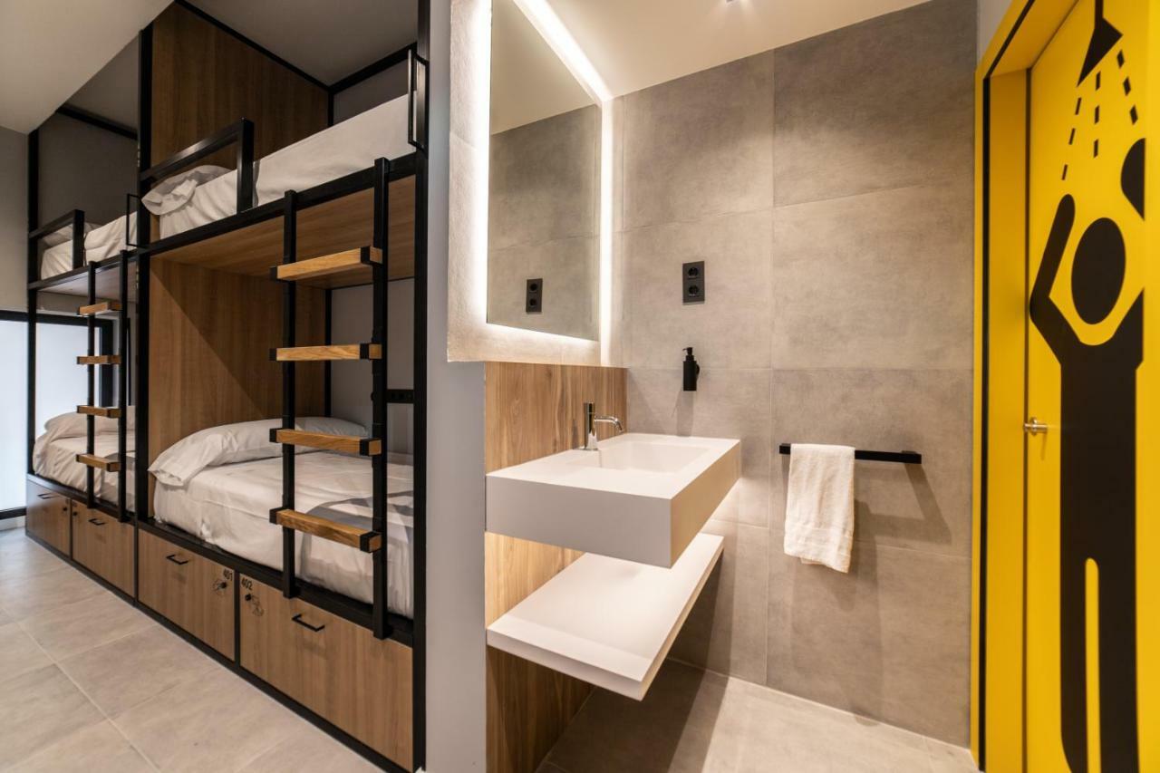 Bed 4-Bed Mixed Dormitory Room