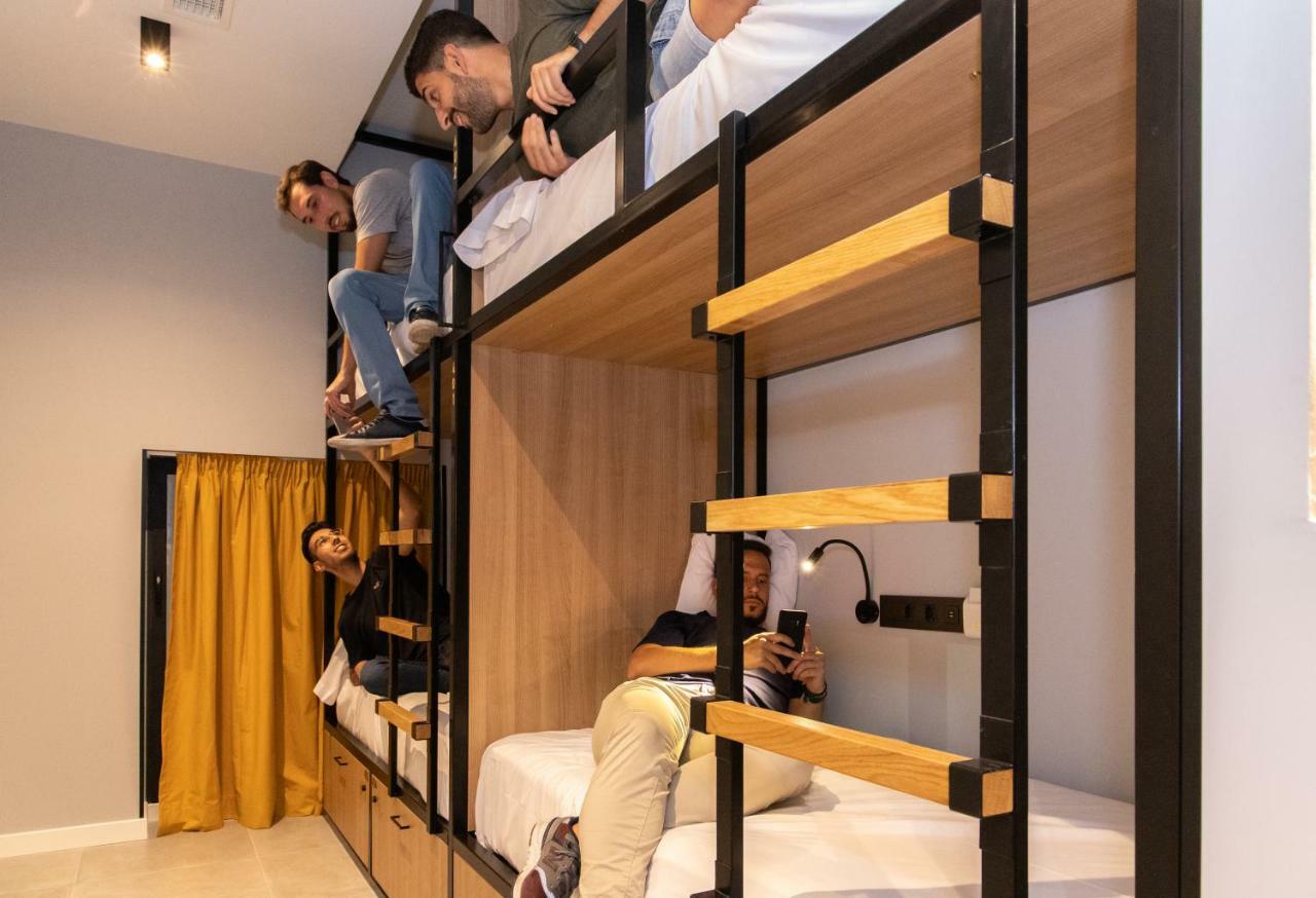Bed 4-Bed Mixed Dormitory Room